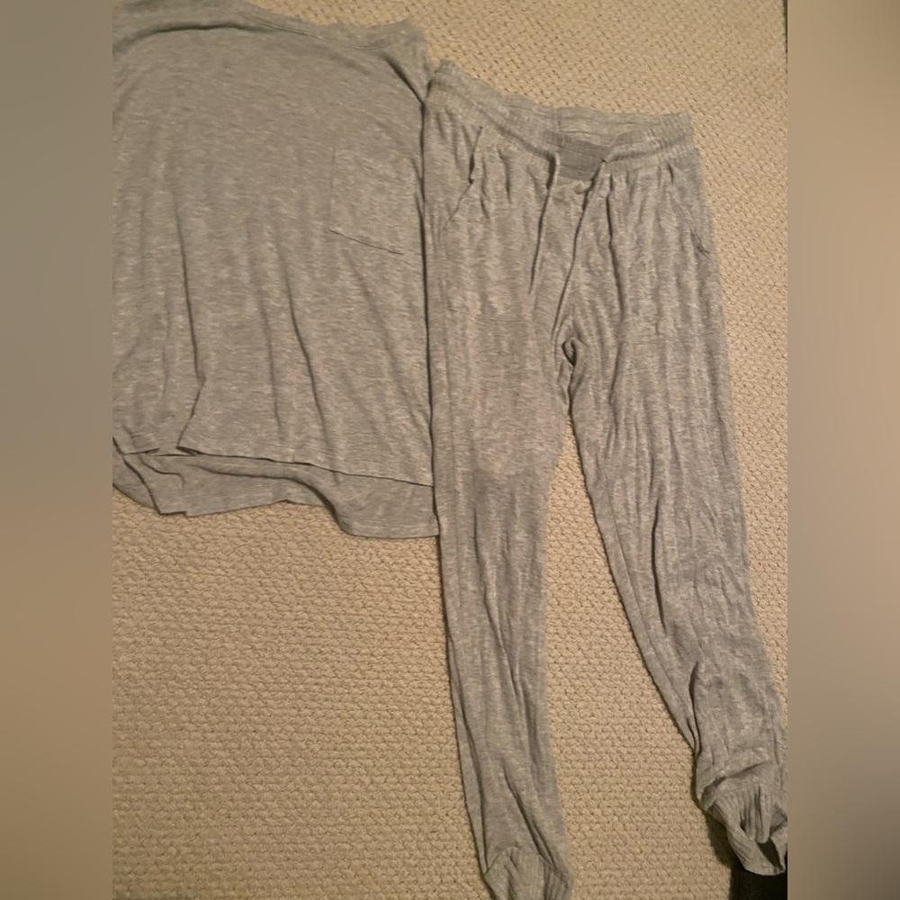 Gray pj/ sweat set! Super cute size xs!! Super comfortable